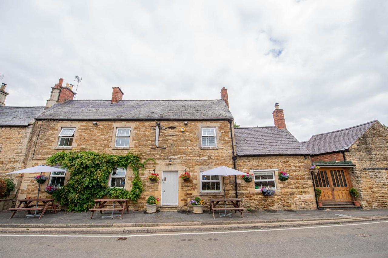 The George & Dragon Country Inn Seaton  Esterno foto